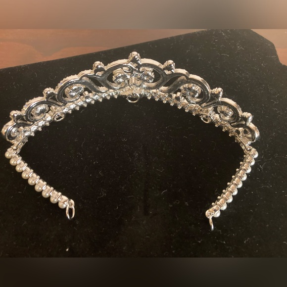 SWAROVSKI Swan pearl tiara - Picture 3 of 9